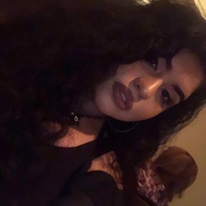 Meet your Posher, Chloe